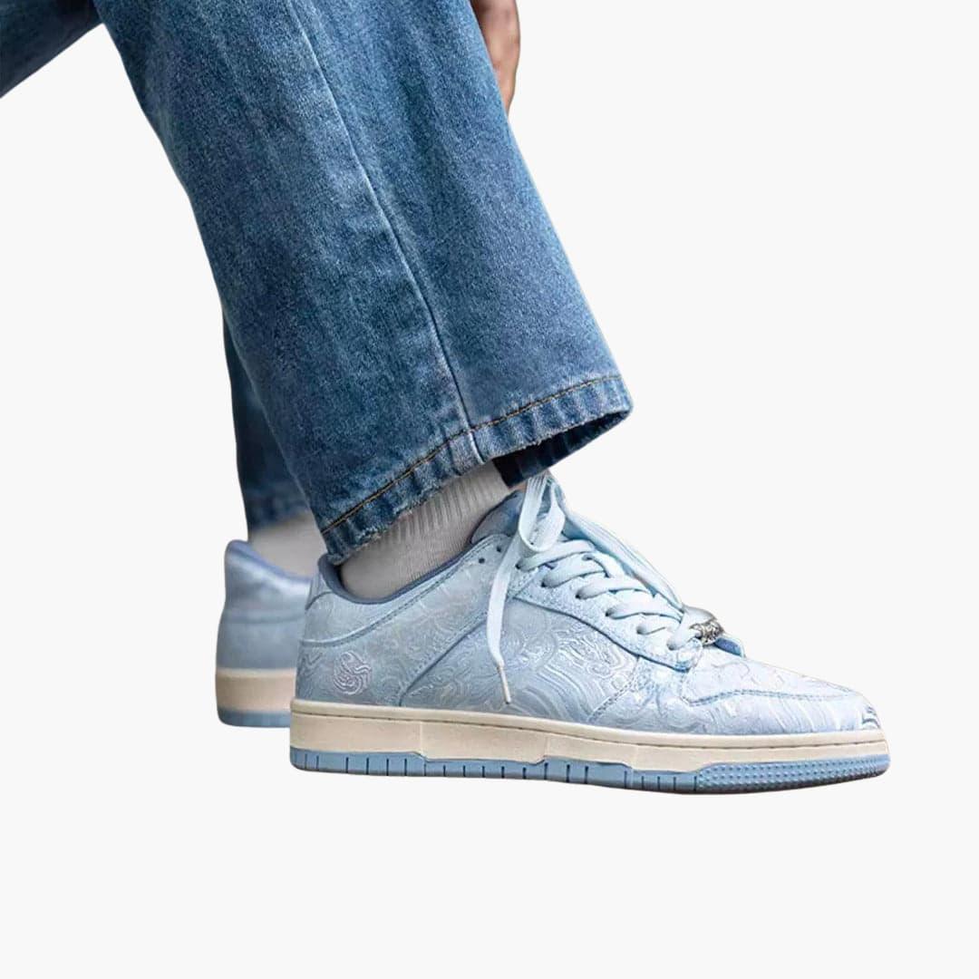 Trendy Lace-Up Sneakers - Casual Comfort for Men and Women