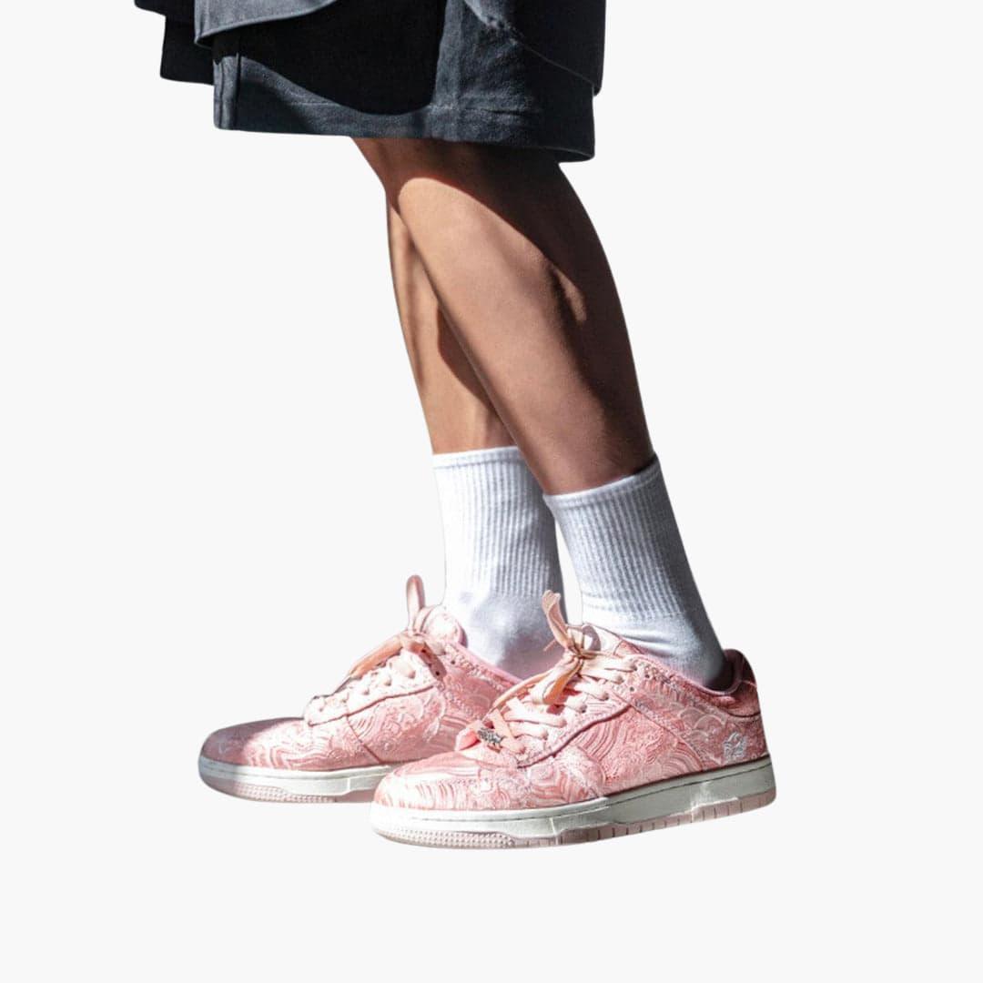 Trendy Lace-Up Sneakers - Casual Comfort for Men and Women