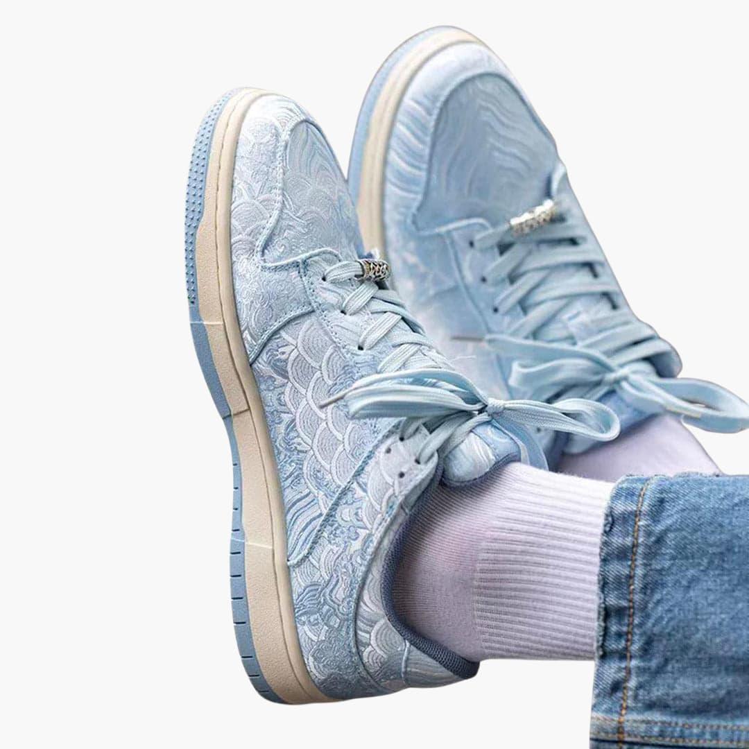 Trendy Lace-Up Sneakers - Casual Comfort for Men and Women