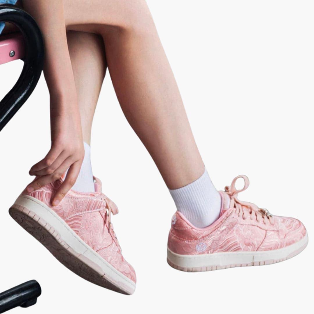 Trendy Lace-Up Sneakers - Casual Comfort for Men and Women