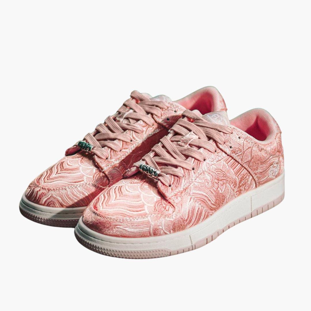 Trendy Lace-Up Sneakers - Casual Comfort for Men and Women