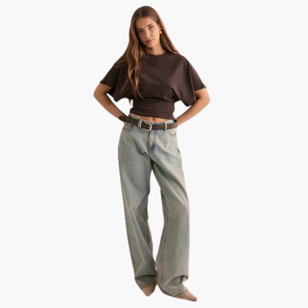 Women’s cropped t-shirt with short sleeves and round neck