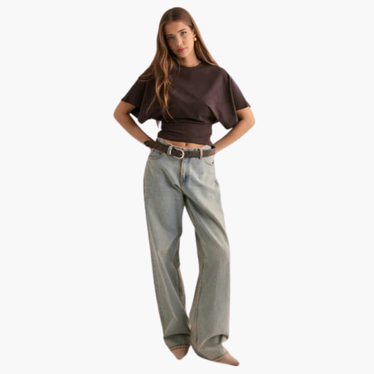 Women’s cropped t-shirt with short sleeves and round neck