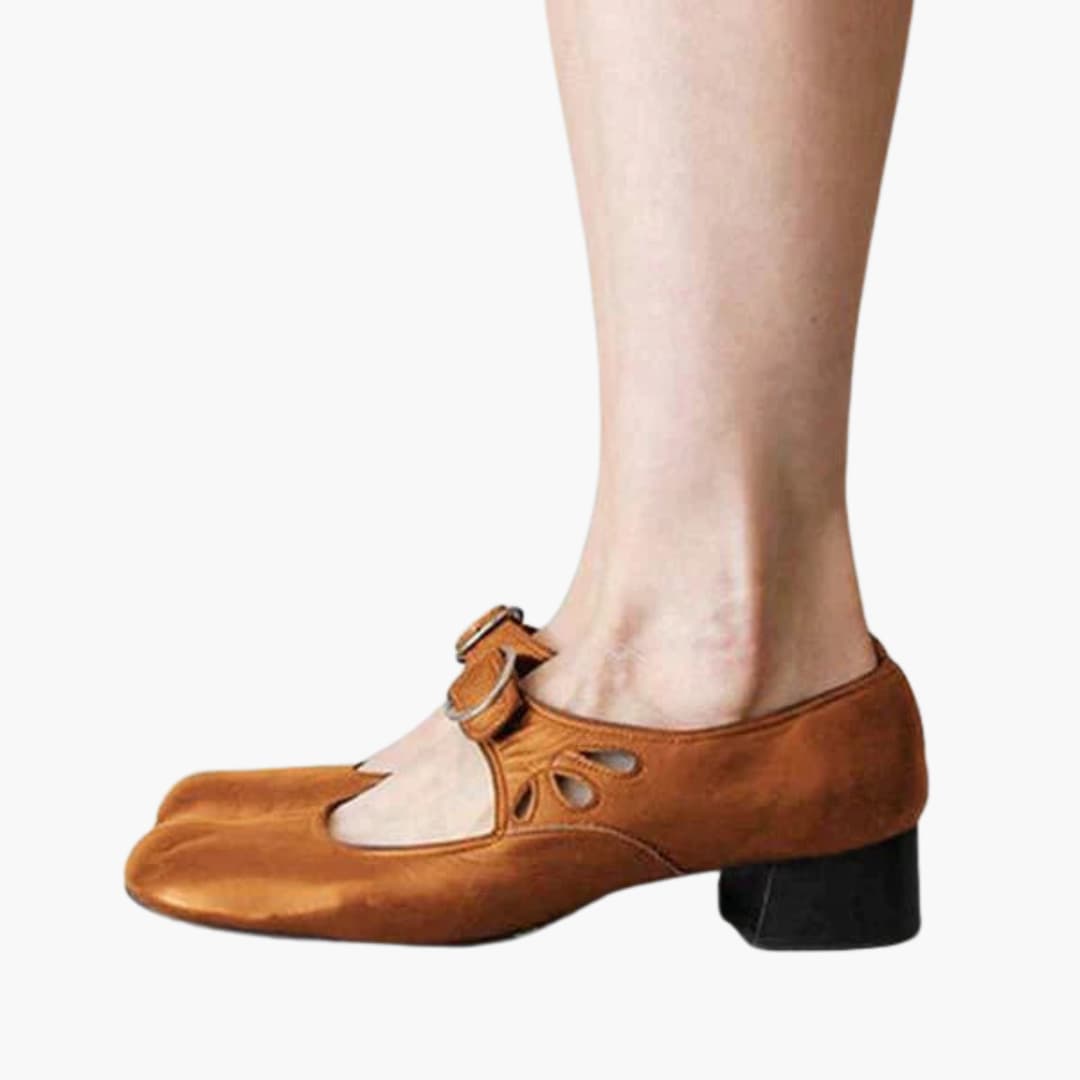 Women’s orthopedic sandals with block heel and closed toe design