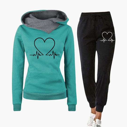 Stylish jogging set with heartbeat print – for women relaxed fit