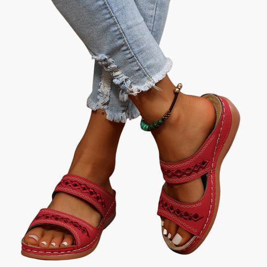 Women’s flat sandals with double strap and cushioned insole