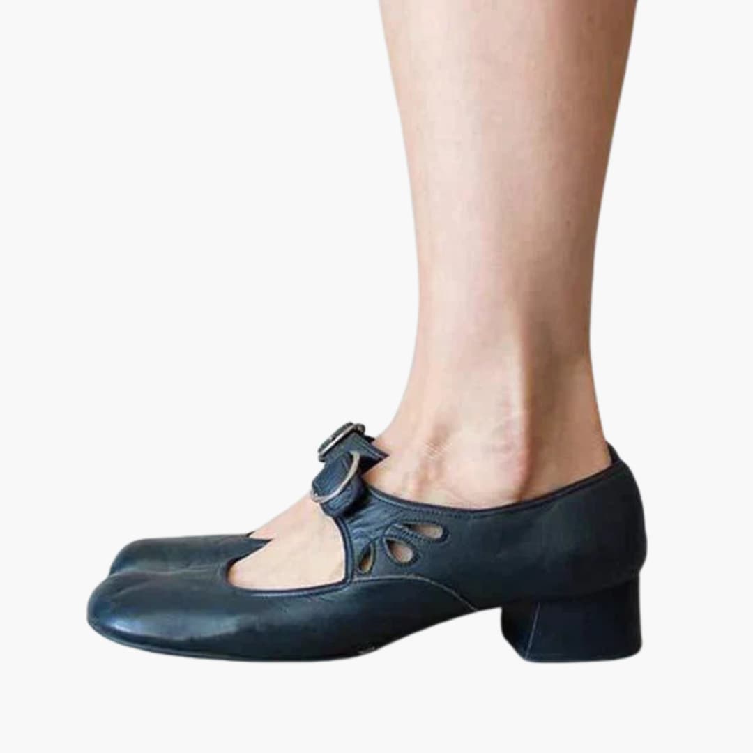 Women’s orthopedic sandals with block heel and closed toe design