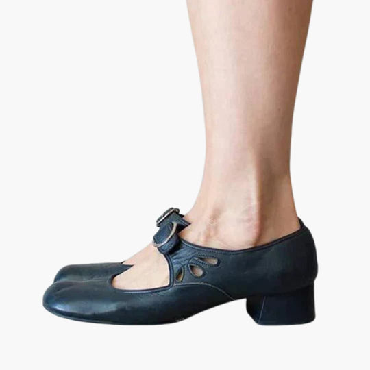 Women’s orthopedic sandals with block heel and closed toe design