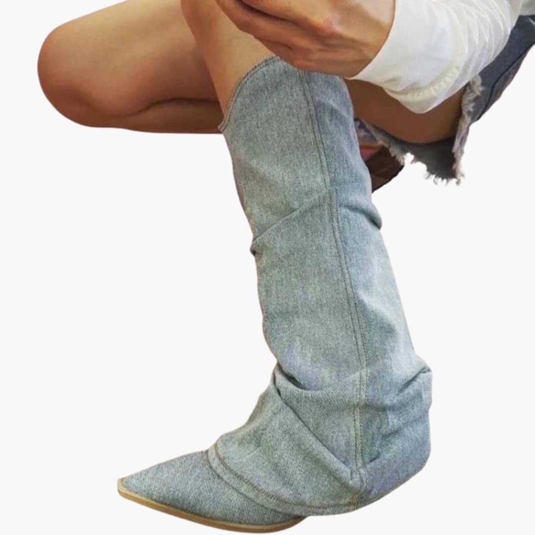 Women’s winter knee-high boots with flat heel and insulation