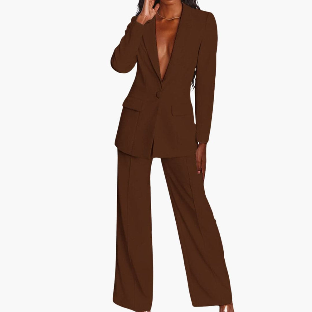 Women’s blazer and trousers set with tailored fit and wide-leg cut