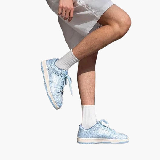 Trendy Lace-Up Sneakers - Casual Comfort for Men and Women