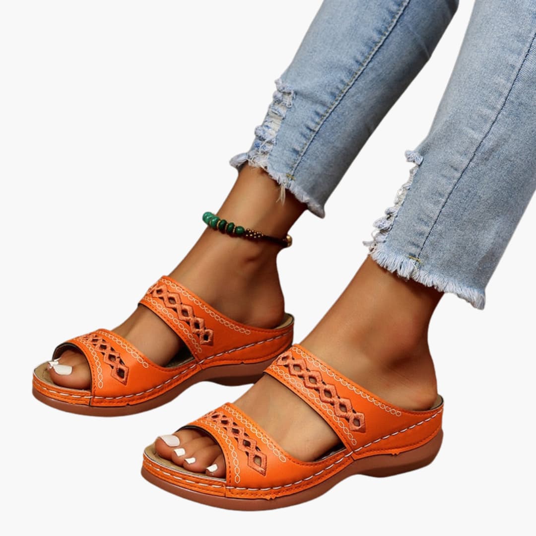 Women’s flat sandals with double strap and cushioned insole