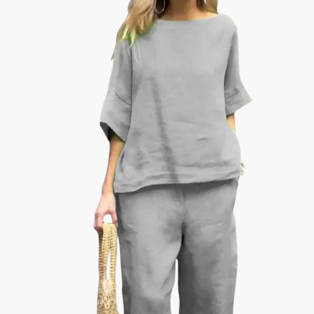 Two-Piece Set for Women – Relaxed Fit Top & Cropped Pants