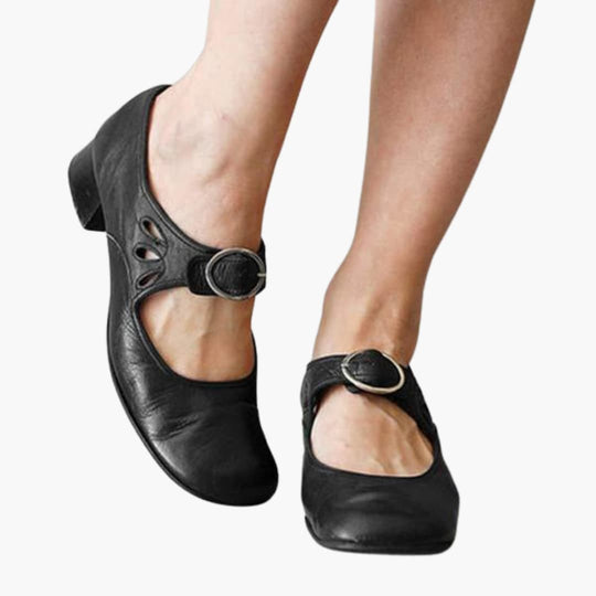 Women’s orthopedic sandals with block heel and closed toe design