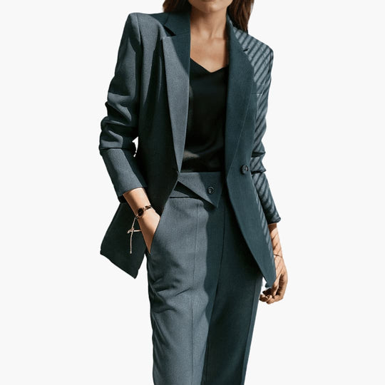 Women’s blazer and trousers set with stretch fabric all-season