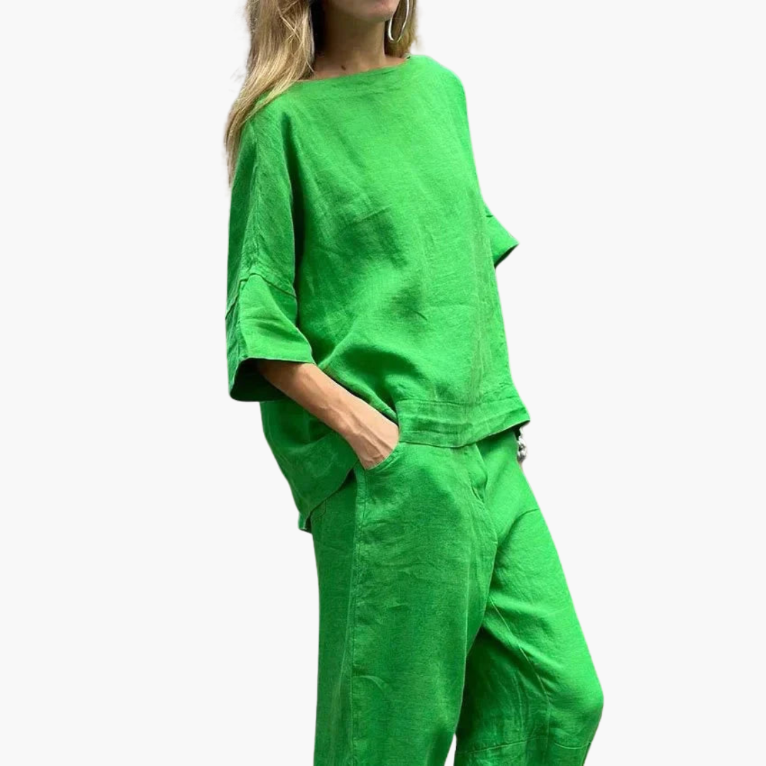 Two-Piece Set for Women – Relaxed Fit Top & Cropped Pants
