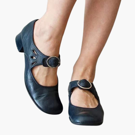 Women’s orthopedic sandals with block heel and closed toe design